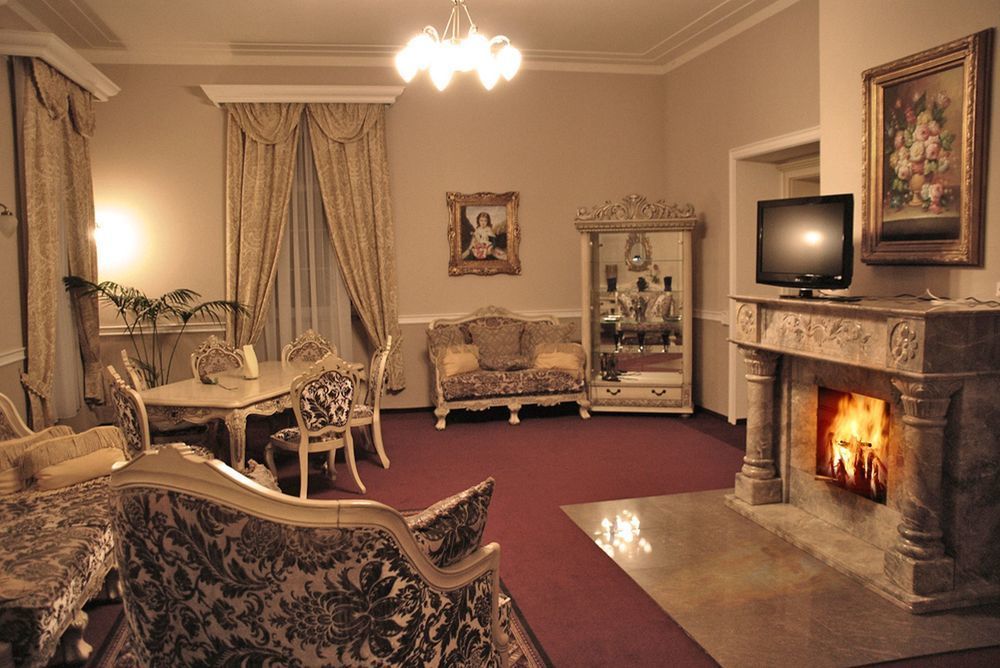 Zamek Kamenny Dvur Hotell Mostov Eksteriør bilde
