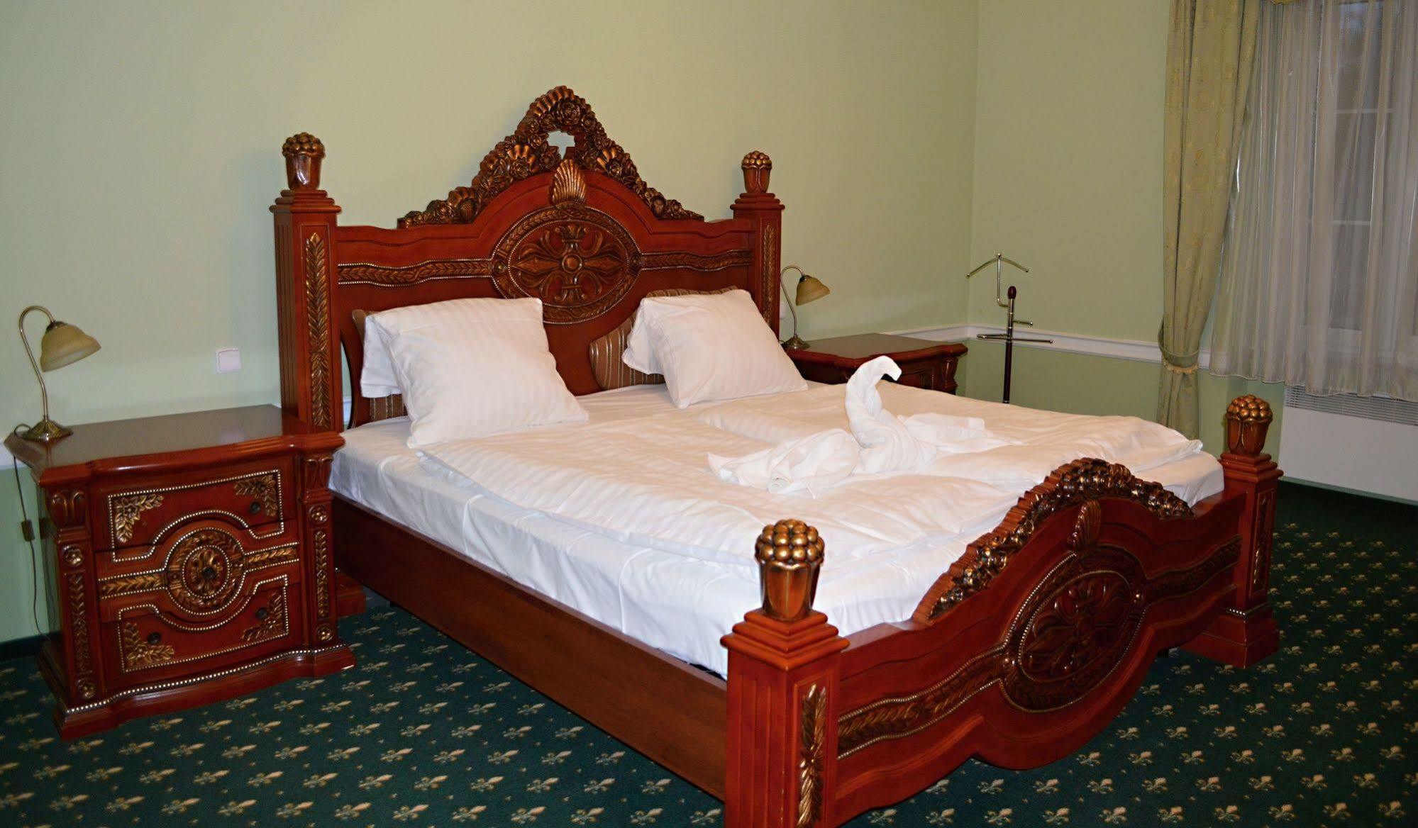 Zamek Kamenny Dvur Hotell Mostov Eksteriør bilde